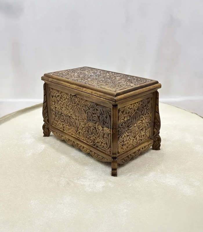 032 - 1 Maraş El Oyma Ceviz Çeyiz Sandığı -Ahşap Sandık– 68x40x48 cm | Sarmaşık Natural Model - Görsel 1
