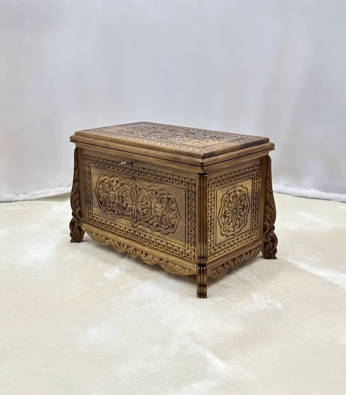 034 - 1 Maraş El Oyma Ceviz Ahşap Çeyiz Sandığı-Ahşap Sandık – 68x40x48 cm | Papatya Natural Model - Görsel 1